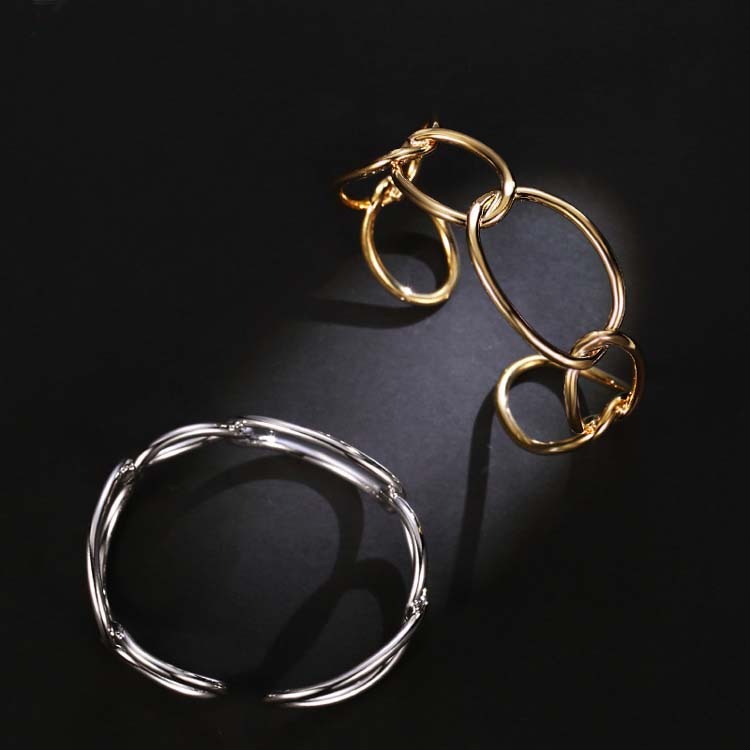 Bracciale a catena ampia