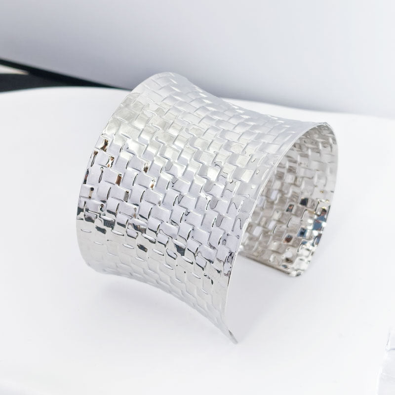 Bracciale a fascia irregolare